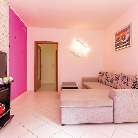 Awesome Apartment In Dobrinj With Wifi المظهر الخارجي الصورة