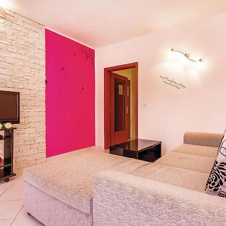 Awesome Apartment In Dobrinj With Wifi المظهر الخارجي الصورة