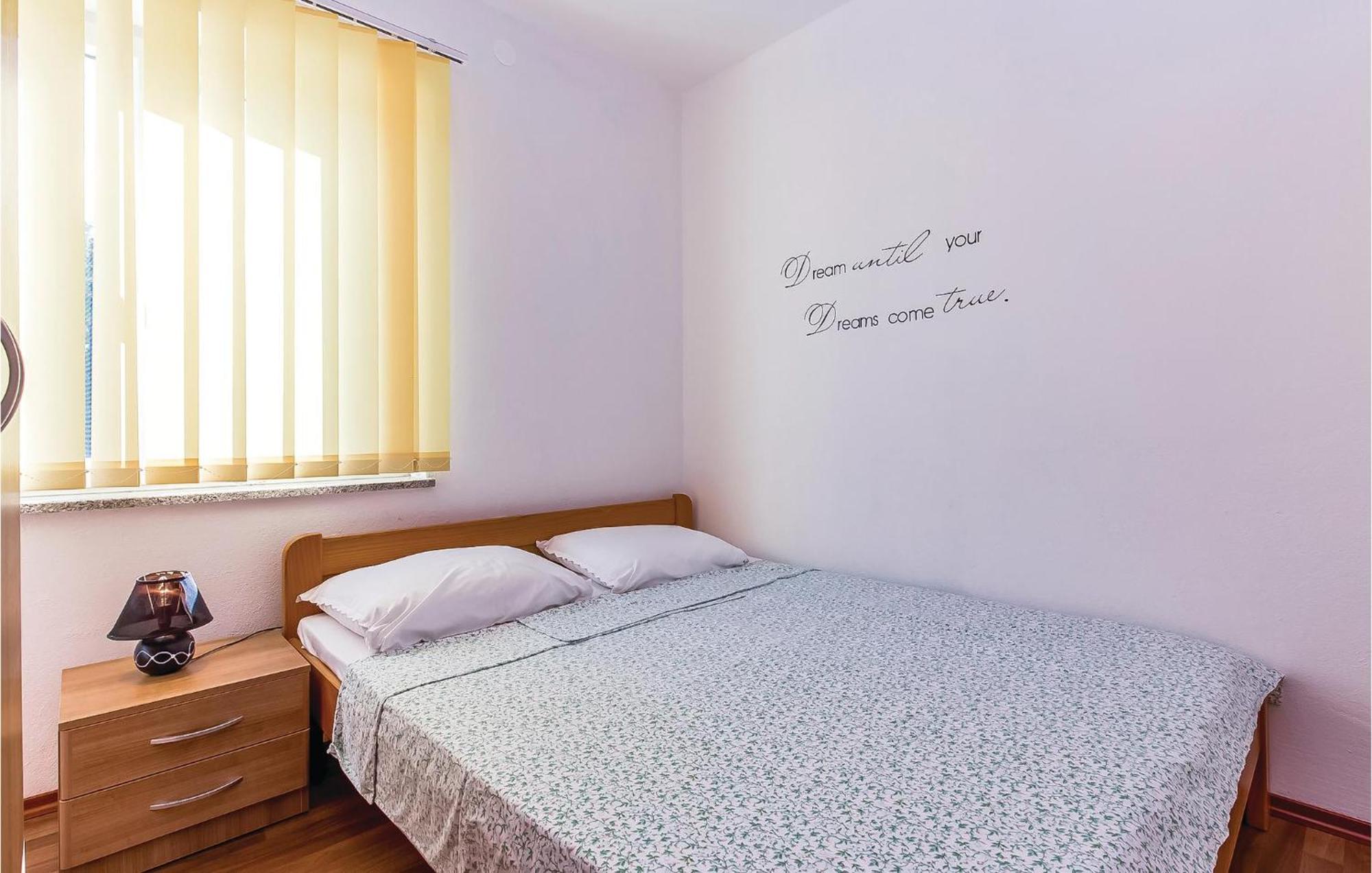 Awesome Apartment In Dobrinj With Wifi المظهر الخارجي الصورة